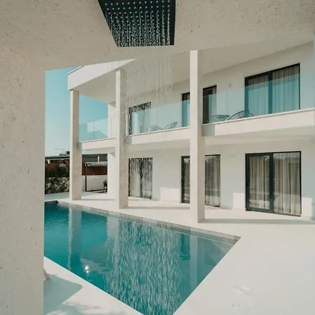Turnea With Heated Pool * Турань