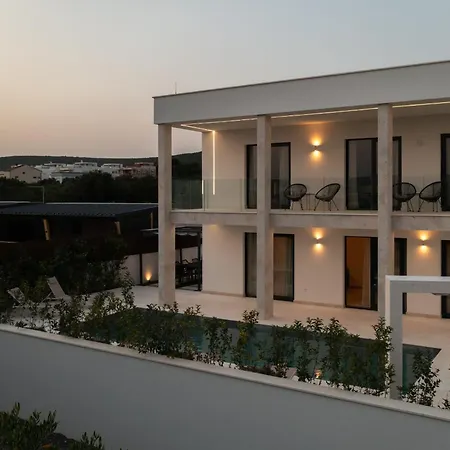 Turnea With Heated Pool Вилла *