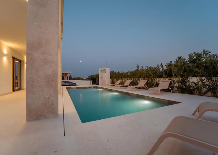 Turnea With Heated Pool *