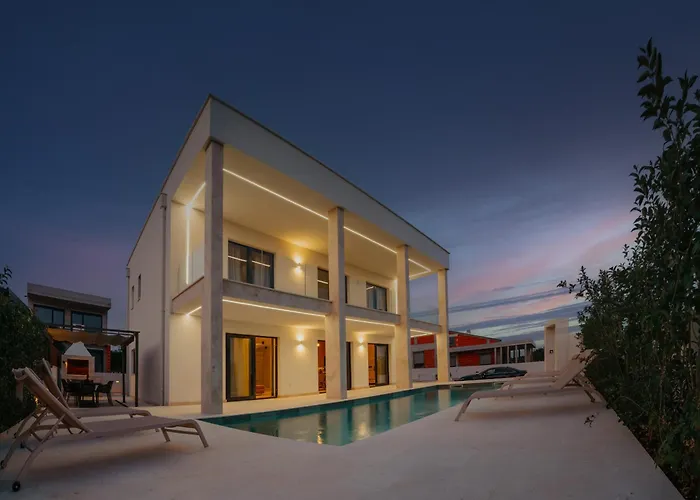 Вилла Turnea With Heated Pool Турань