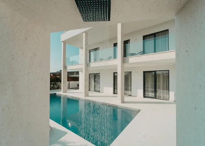 Turnea With Heated Pool * Турань