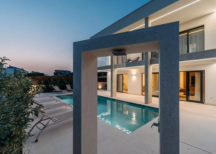 Turnea With Heated Pool * Турань