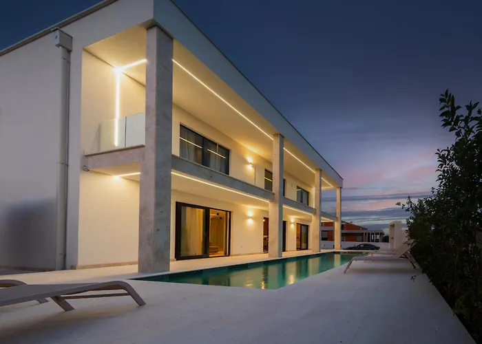 Turnea With Heated Pool Вилла