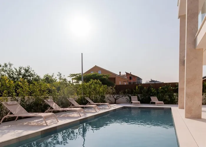Вилла Turnea With Heated Pool Турань