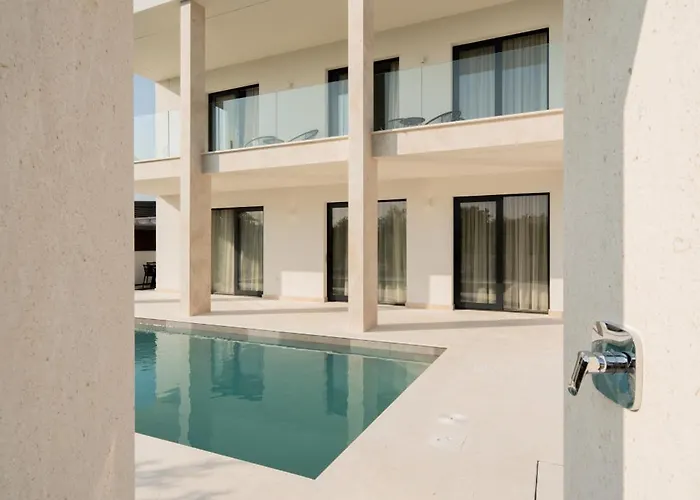 Вилла Turnea With Heated Pool Турань