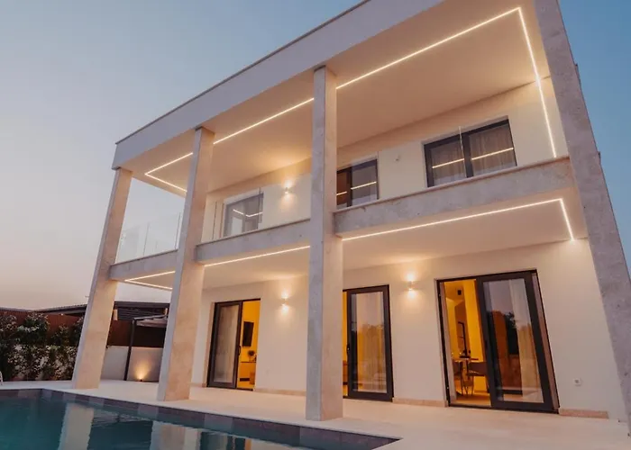Вилла Turnea With Heated Pool *