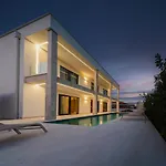 Turnea With Heated Pool Vila