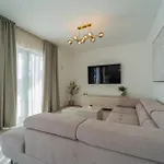 Turnea With Heated Pool Vila