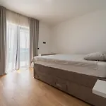 Turnea With Heated Pool Vila
