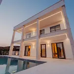 Vila Turnea With Heated Pool *