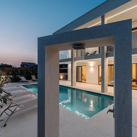 Turnea With Heated Pool * Turanj