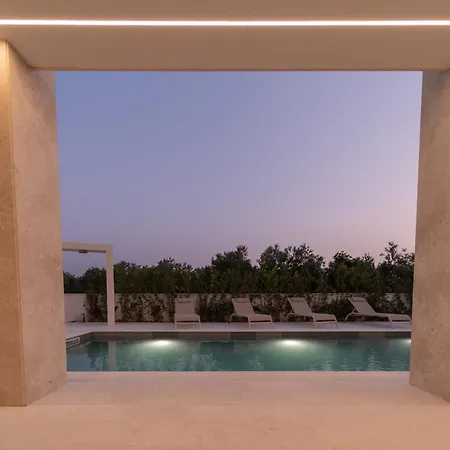 Turnea With Heated Pool