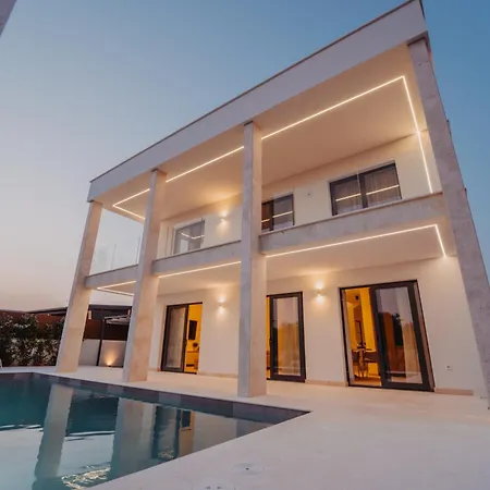 Willa Turnea With Heated Pool *