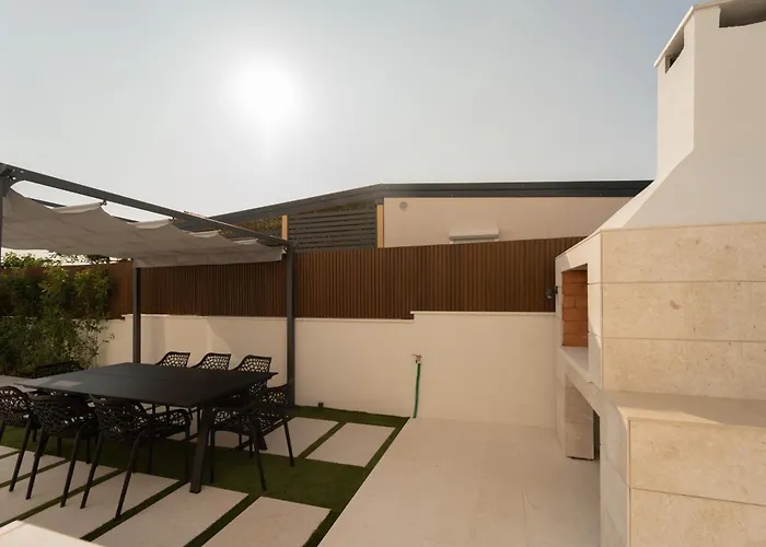 וילה Turnea With Heated Pool *