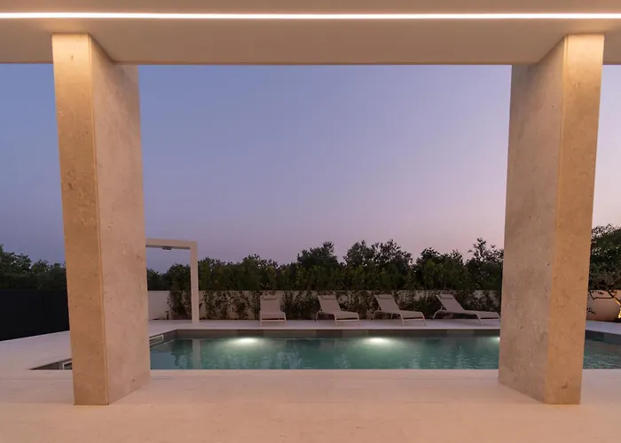 Turnea With Heated Pool