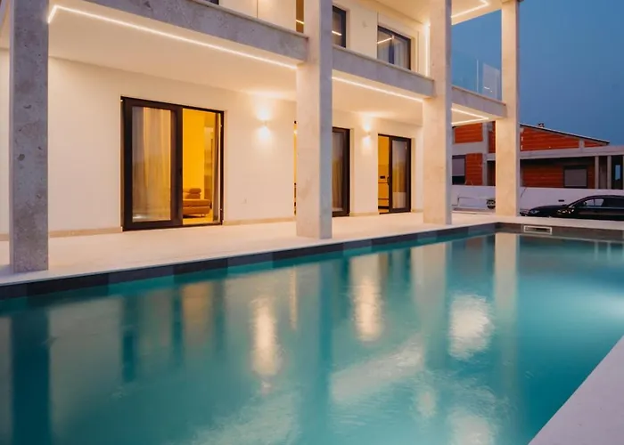 Turnea With Heated Pool Villa *