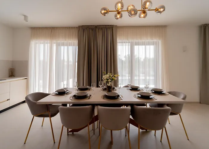 וילה Turnea With Heated Pool טוראני