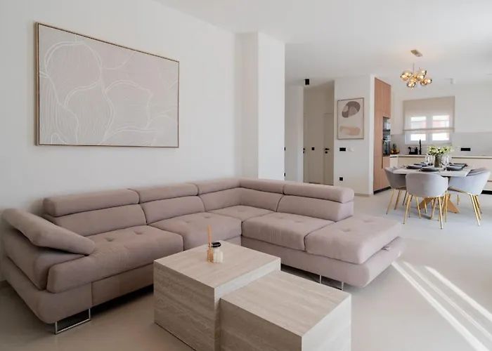 Turnea With Heated Pool וילה טוראני