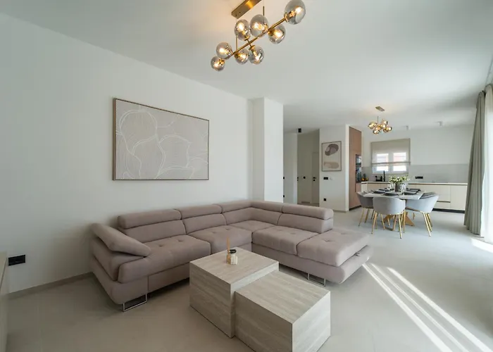 וילה Turnea With Heated Pool