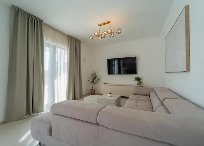 Turnea With Heated Pool Villa