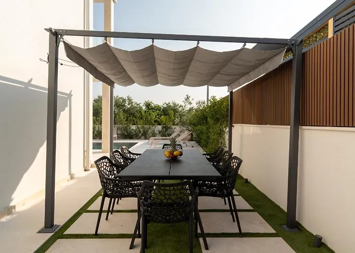 Turnea With Heated Pool וילה